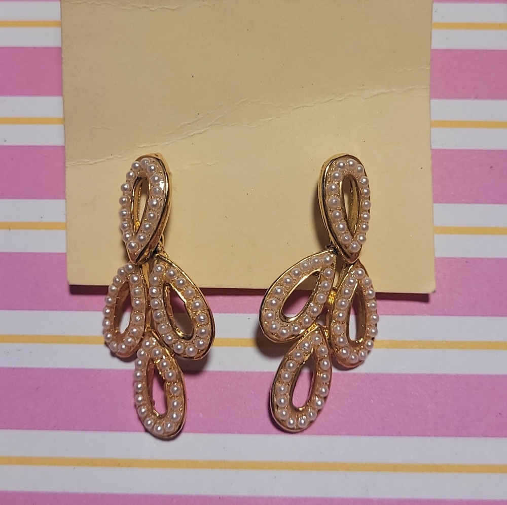 Elegant Gold and White Pearl Drop Earrings